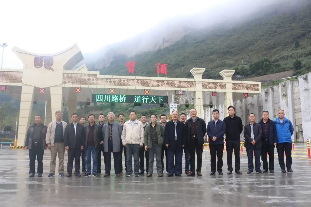 江習(xí)古高速習(xí)水至習(xí)酒段順利通過交工驗收