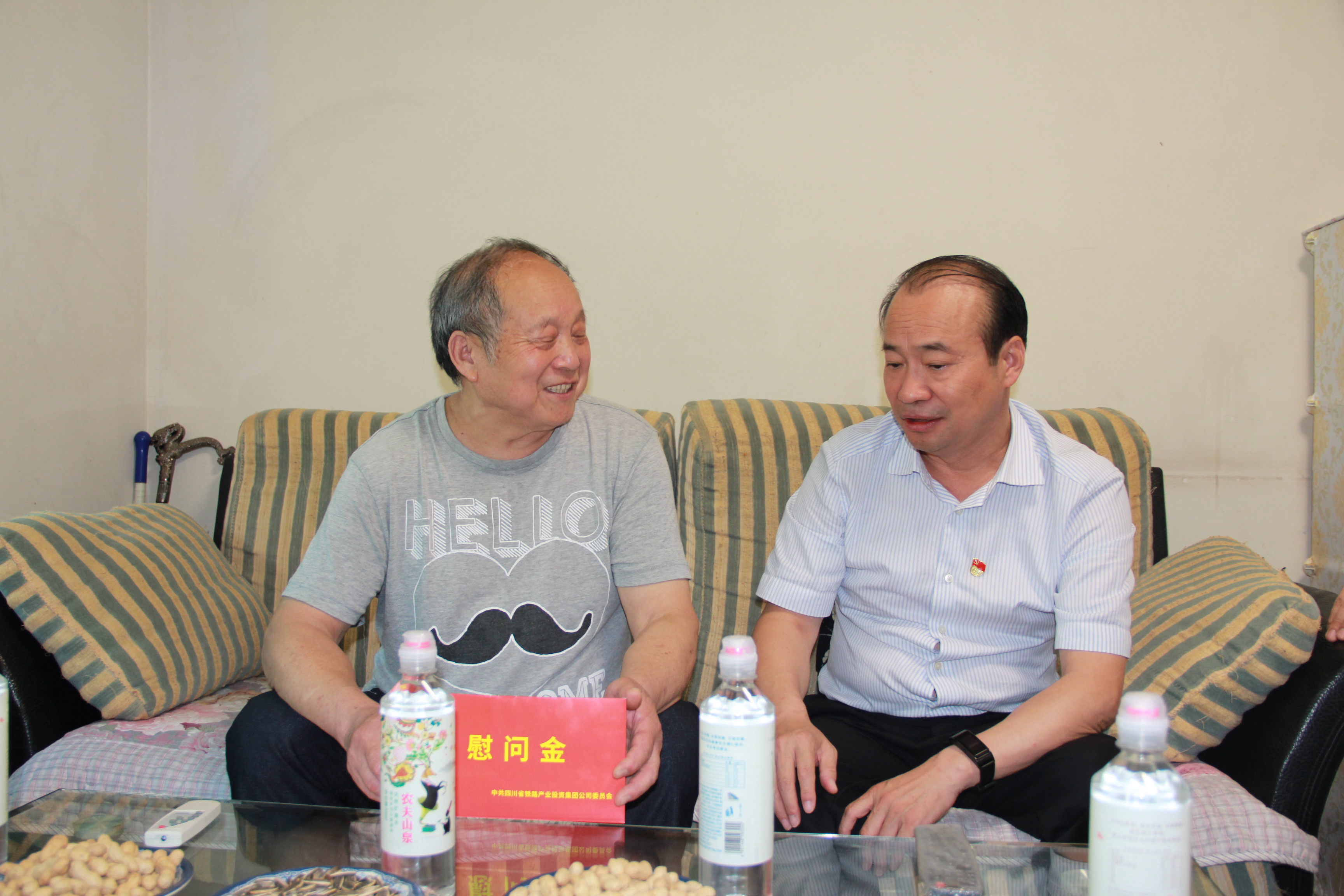 走訪慰問老黨員  組織關(guān)懷暖人心 ——孫云書記、劉紅副書記“七一”看望四川路橋老黨員