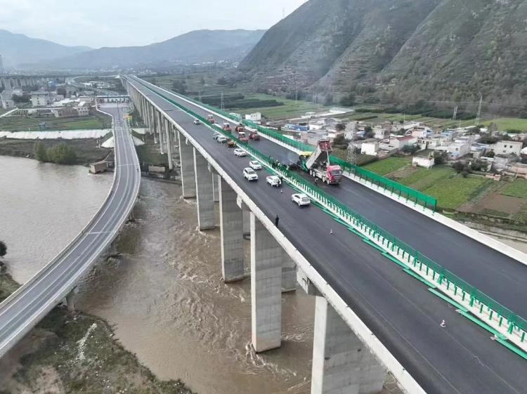 喜報 | 渭武高速路面WWLM8標榮獲2023年甘肅省“平安工地建設省級示范合同段”稱號