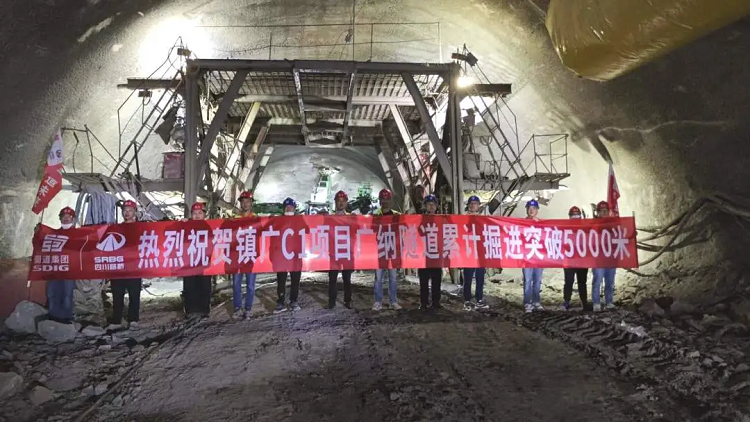 項目動態(tài)丨鎮(zhèn)廣高速C1項目廣納隧道累計掘進突破5000米大關(guān)