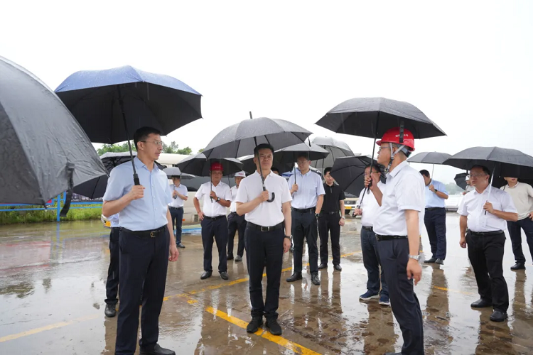 四川省人民政府副秘書長(zhǎng)、省鐵路機(jī)場(chǎng)辦主任張勇一行赴隆黃鐵路隆敘段擴(kuò)能改造工程開展項(xiàng)目調(diào)研