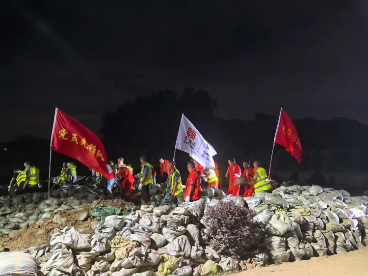含贊量滿滿！公司收到來自安徽的榮譽(yù)錦旗、證書和感謝信